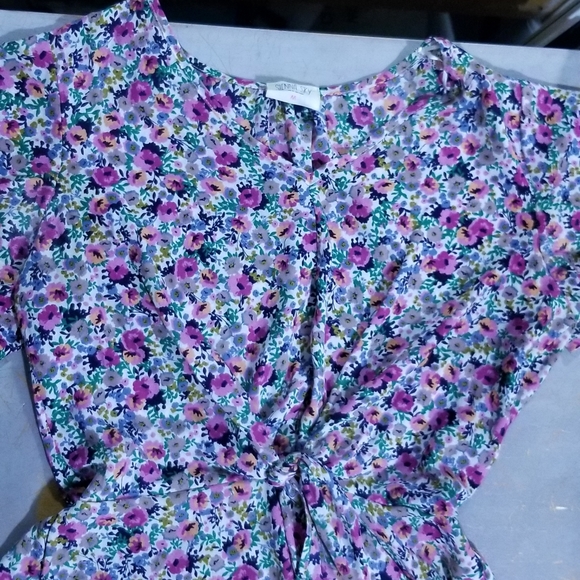 Floral Top - Picture 3 of 4